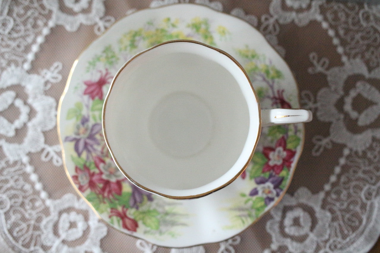 골동품 · 1900s · Royal Albert · 콜롬바인 · 플로럴 핑크 · 퍼플 · 티컵 &amp; 접시