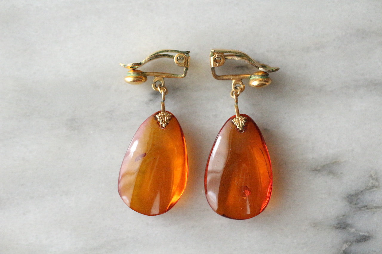 Amber – Anna's Purple Emerald