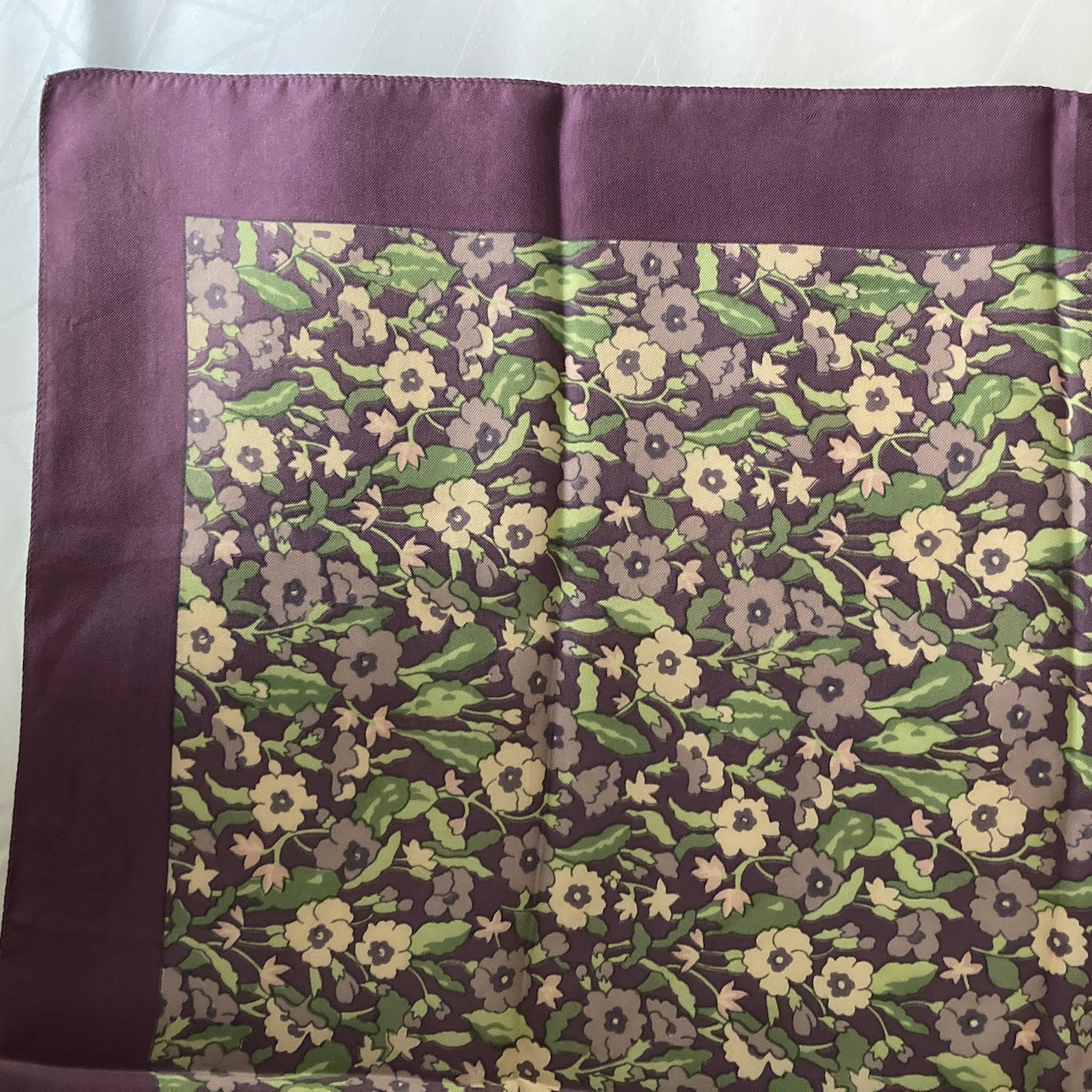 Vintage Liberty Of London 紫色和象牙綠色碎花圍巾真絲斜紋布