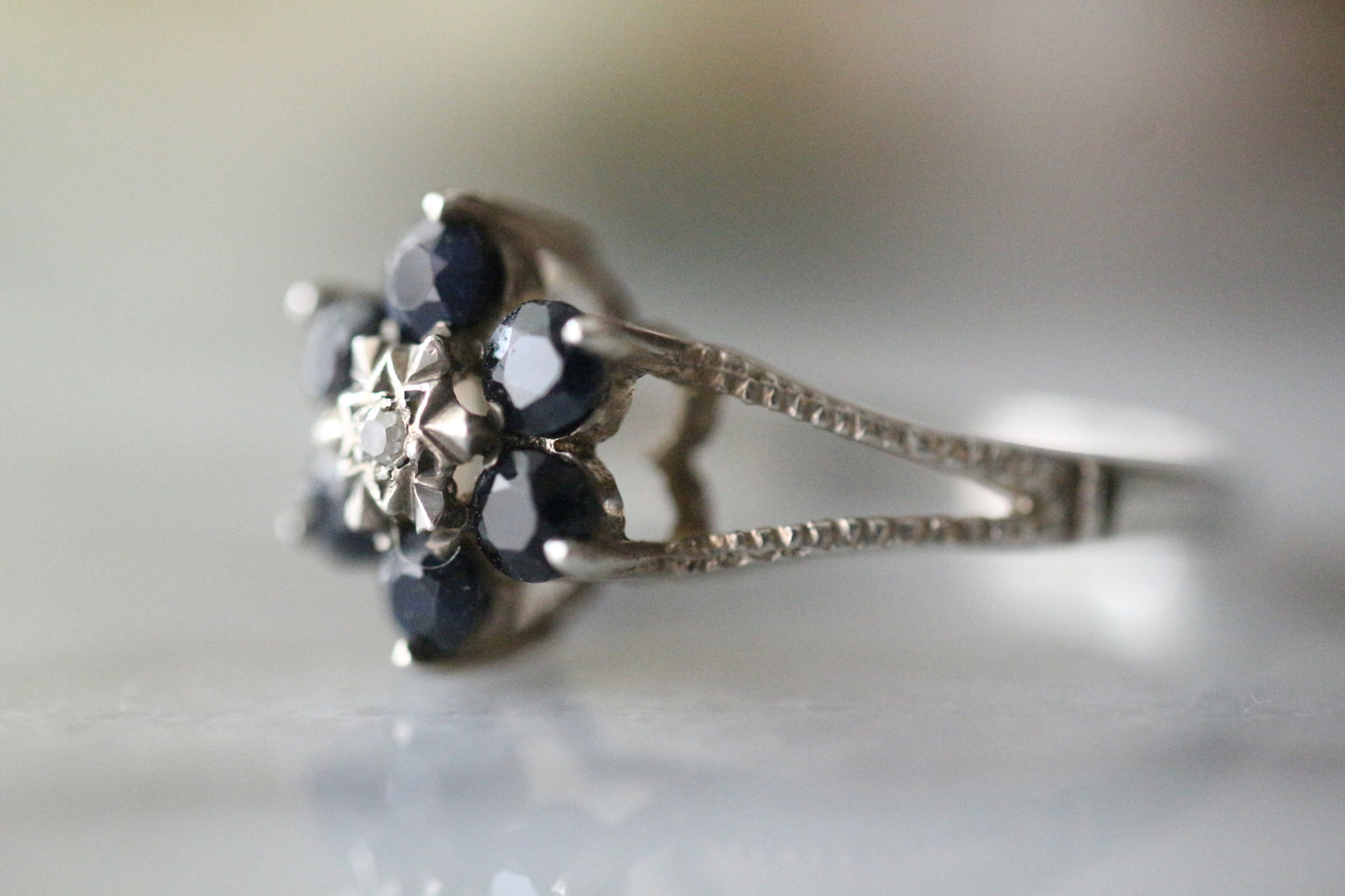 復古 1981 年代純銀鑽石和藍寶石簇狀戒指（全英文印記）