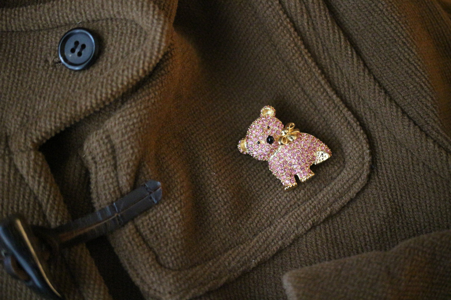 復古粉色密鑲水晶泰迪熊胸針